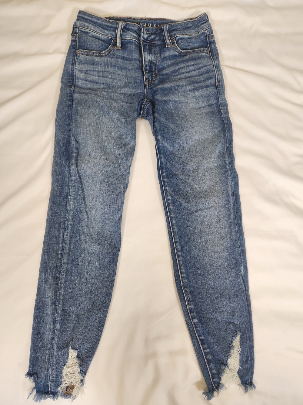 Women’s Distressed Skinny Jeans in Medium Blue